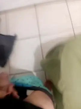 Snapshot of lameraverja123 chatting on November 8, 11:03 pm lameraverja123 online show from November 8, 11:03 pm