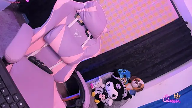 cassie dilaurentis online show from April 7, 8:20 pm