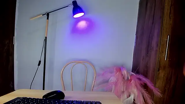 Snapshot of khate_smith chatting on February 14, 2:14 pm khate smith online show from February 14, 2:14 pm