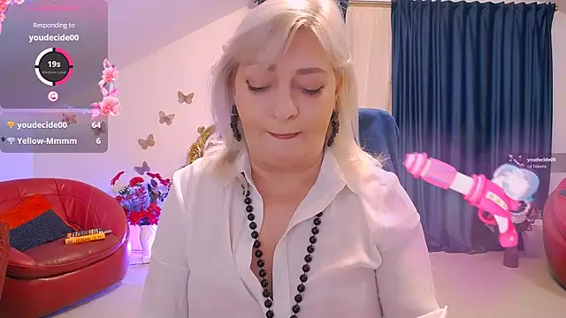 Snapshot of HypnotikCate chatting on February 23, 5:10 pm HypnotikCate online show from February 23, 5:10 pm