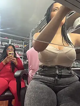 GiaDuque online show from February 18, 1:40 pm