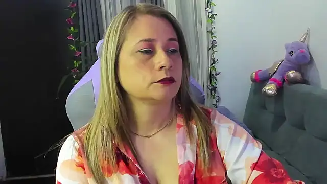 milagros latina75 online show from December 2, 11:34 pm