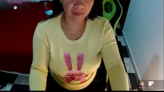 Snapshot of hiilarybrown chatting on July 12, 4:14 am hiilarybrown online show from July 12, 4:14 am