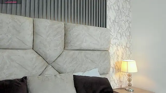 leilapons online show from October 19, 5:57 pm