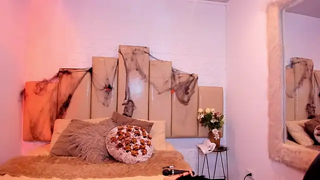 salem rose online show from October 27, 7:40 pm