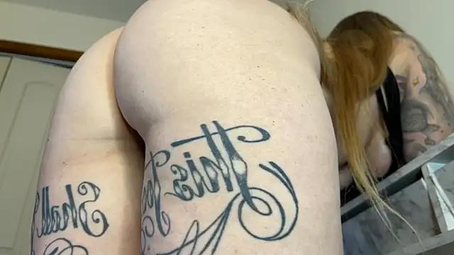 peachykatt online show from November 1, 2:08 pm