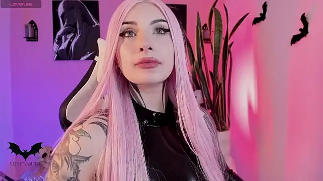 VelvetVampiree online show from April 19, 4:34 am