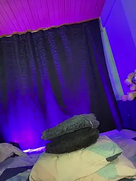 EVAH LEE  online show from June 17, 3:31 am