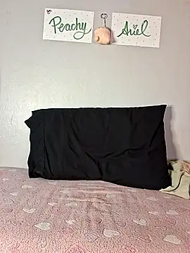 PeachyAriel online show from April 17, 2:25 am