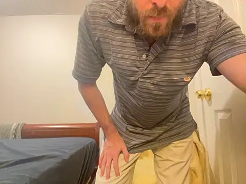 Snapshot of straightguy2233 chatting on September 10, 12:21 am straightguy2233 online show from September 10, 12:21 am