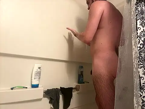 Snapshot of straightguy2233 chatting on September 18, 1:51 am straightguy2233 online show from September 18, 1:51 am