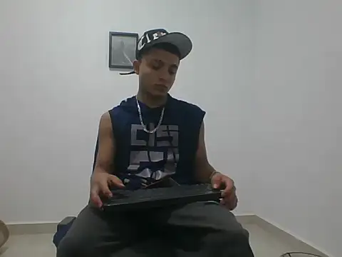 Snapshot of yissus_20_ chatting on November 6, 4:35 am yissus 20 online show from November 6, 4:35 am