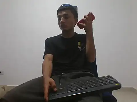 Snapshot of yissus_20_ chatting on November 25, 10:43 pm yissus 20 online show from November 25, 10:43 pm