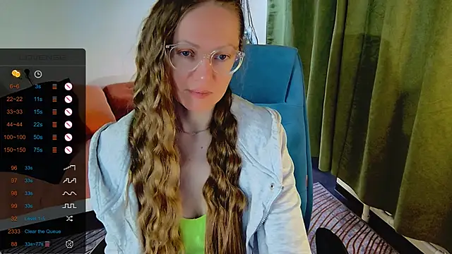 Snapshot of _Goldilocks_ chatting on September 13, 6:35 am  Goldilocks  online show from September 13, 6:35 am
