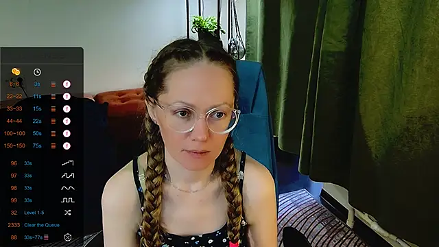 Snapshot of _Goldilocks_ chatting on September 16, 7:09 am  Goldilocks  online show from September 16, 7:09 am