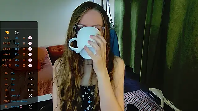Snapshot of _Goldilocks_ chatting on September 18, 6:48 am  Goldilocks  online show from September 18, 6:48 am