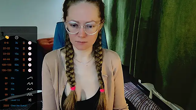 Snapshot of _Goldilocks_ chatting on September 19, 6:59 am  Goldilocks  online show from September 19, 6:59 am