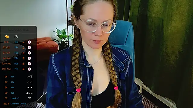 Snapshot of _Goldilocks_ chatting on September 20, 6:58 am  Goldilocks  online show from September 20, 6:58 am