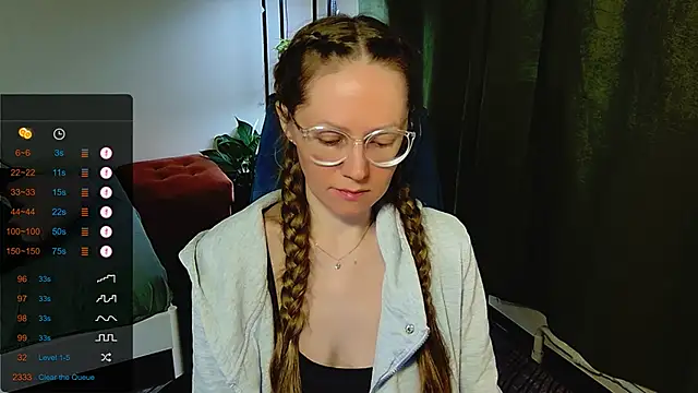 Snapshot of _Goldilocks_ chatting on September 24, 8:28 am  Goldilocks  online show from September 24, 8:28 am