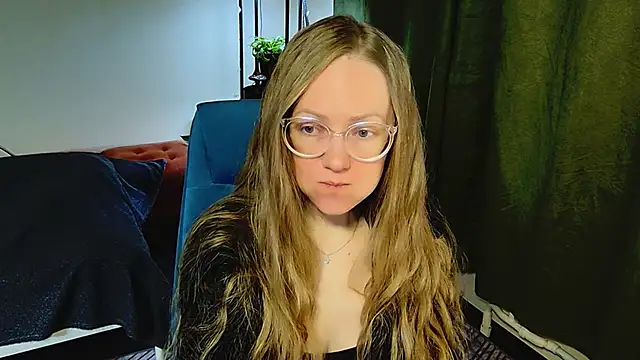 Snapshot of _Goldilocks_ chatting on September 26, 6:39 am  Goldilocks  online show from September 26, 6:39 am