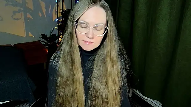 Snapshot of _Goldilocks_ chatting on October 1, 4:57 pm  Goldilocks  online show from October 1, 4:57 pm