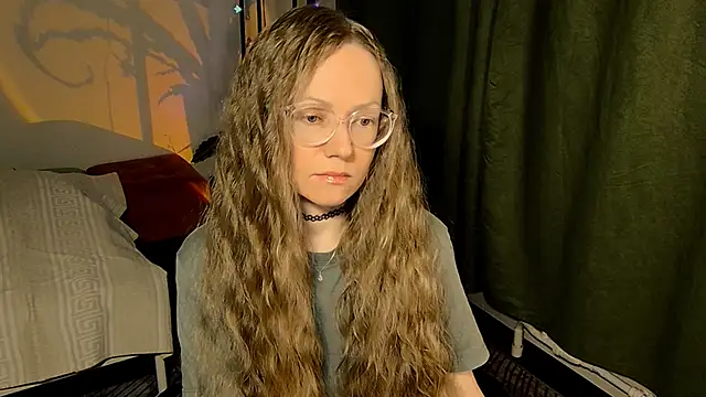 Snapshot of _Goldilocks_ chatting on October 8, 4:37 pm  Goldilocks  online show from October 8, 4:37 pm