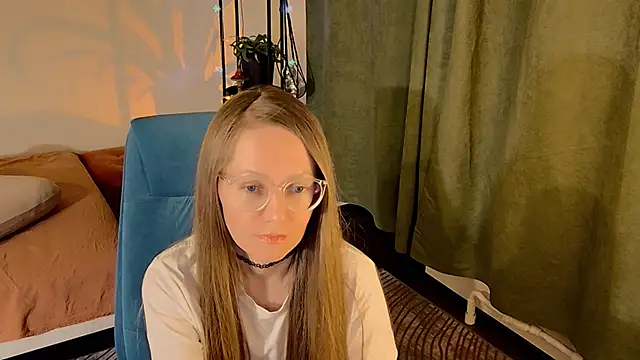 Snapshot of _Goldilocks_ chatting on October 11, 3:32 pm  Goldilocks  online show from October 11, 3:32 pm