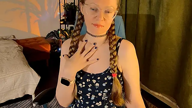 Snapshot of _Goldilocks_ chatting on October 13, 6:19 pm  Goldilocks  online show from October 13, 6:19 pm