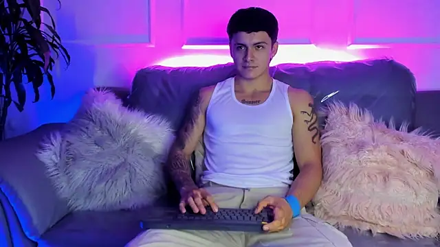 Leo santoro online show from February 26, 1:54 pm