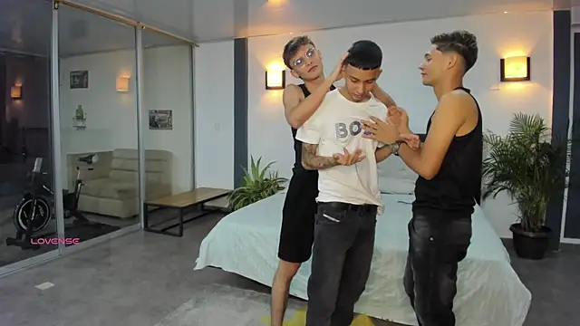 Bisexlifehot   online show from September 19, 11:38 pm