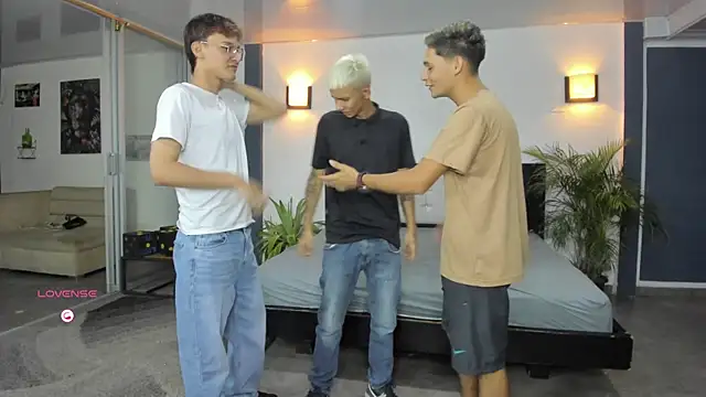 Bisexlifehot   online show from September 26, 10:58 pm