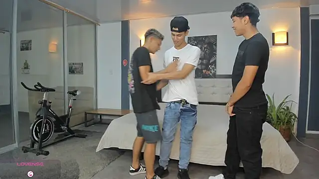 Bisexlifehot   online show from November 10, 11:04 pm