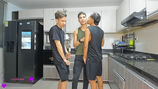 Bisexlifehot   online show from February 7, 11:08 pm