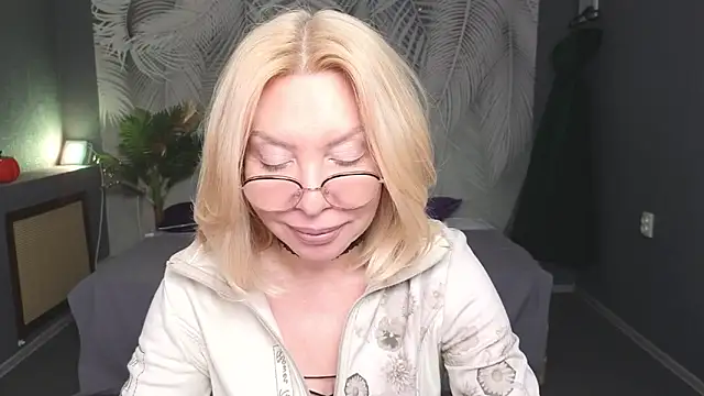 Wendy Waves online show from November 20, 1:11 pm