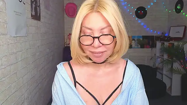 Snapshot of Wendy_Waves chatting on January 17, 11:48 am Wendy Waves online show from January 17, 11:48 am