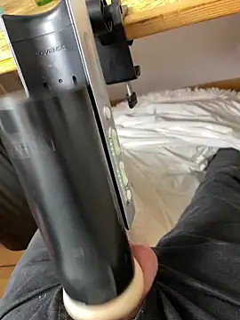 Snapshot of BenReich chatting on November 25, 2:00 am BenReich online show from November 25, 2:00 am