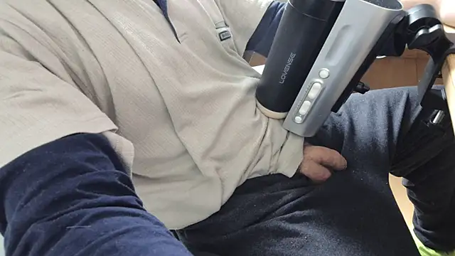 Snapshot of BenReich chatting on December 22, 11:29 am BenReich online show from December 22, 11:29 am