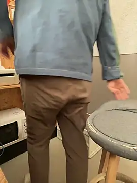 sonwmelt1 online show from September 30, 7:46 am