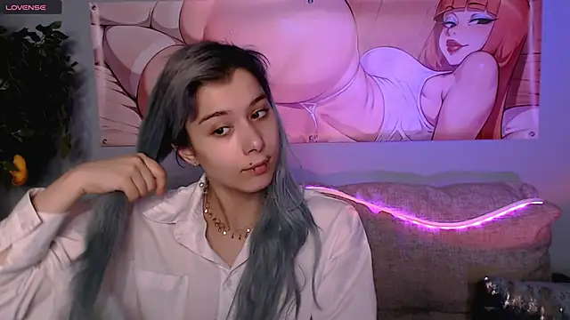 Snapshot of SophieAsh chatting on October 5, 8:34 am SophieAsh online show from October 5, 8:34 am