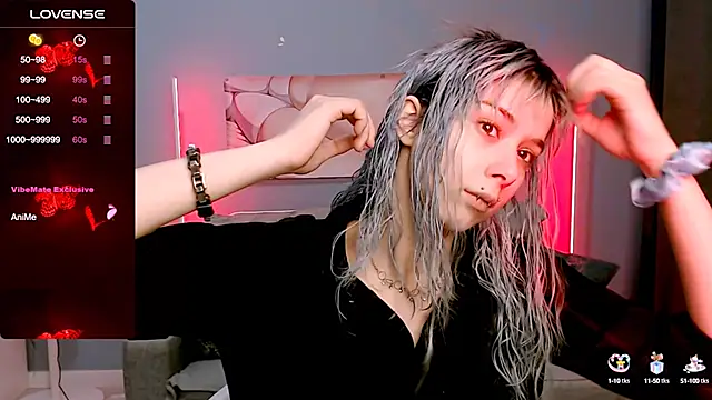 Snapshot of SophieAsh chatting on October 12, 10:14 am SophieAsh online show from October 12, 10:14 am