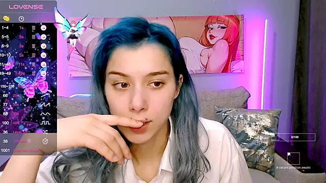 Snapshot of SophieAsh chatting on October 21, 8:04 am SophieAsh online show from October 21, 8:04 am