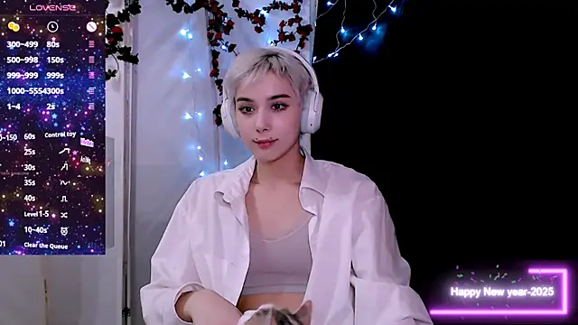 Snapshot of SophieAsh chatting on December 21, 6:04 pm SophieAsh online show from December 21, 6:04 pm