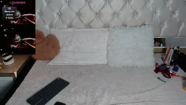 Cherrylionn online show from April 10, 5:23 am