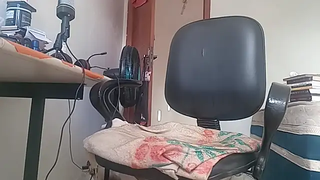 Snapshot of greatbrnrd chatting on September 24, 1:53 am greatbrnrd online show from September 24, 1:53 am