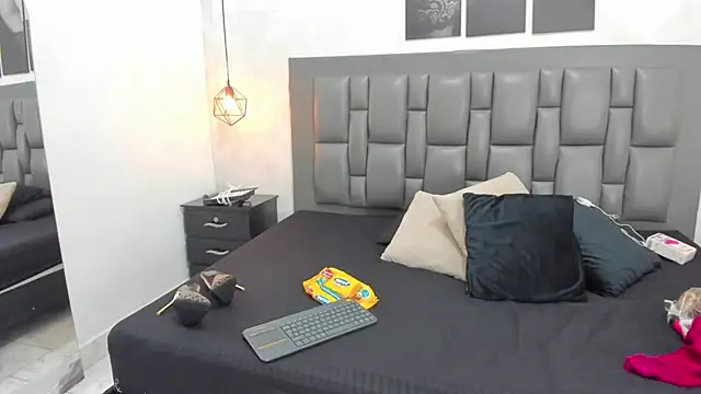 dakota roussee online show from February 10, 2:10 pm