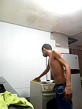 Snapshot of Bruno_Hallss chatting on December 2, 8:26 pm Bruno Hallss online show from December 2, 8:26 pm