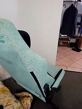 Snapshot of FailKitteh chatting on February 27, 1:27 am FailKitteh online show from February 27, 1:27 am