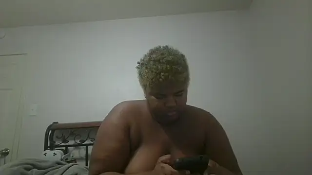 techprincessxx online show from September 26, 5:28 pm