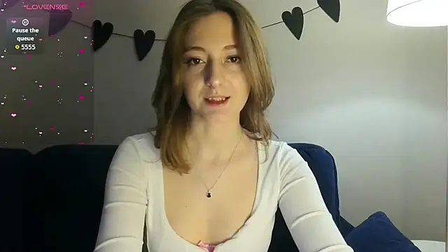 white liillyy online show from February 14, 9:22 pm