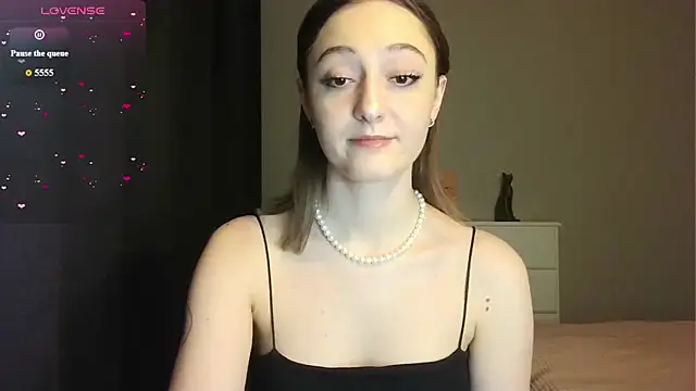 white liillyy online show from March 24, 9:42 pm